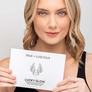 🆕 True + Luscious Lucky Glow Bronze and Highlight Palette